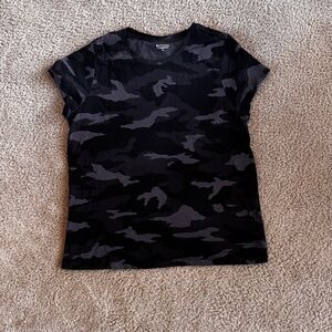 Athleta women’s extra Large black/grey camo T shirt